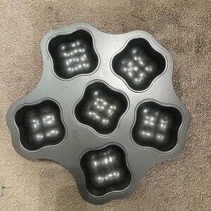 Chicago Metallic Bakeware